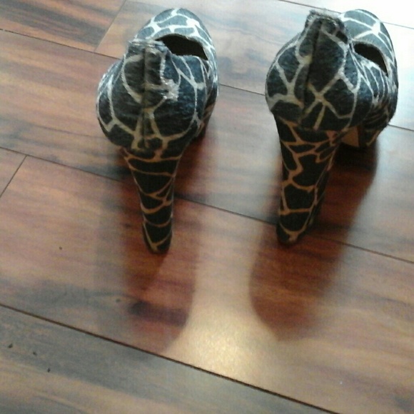 Shoes - Picture 2 of 3